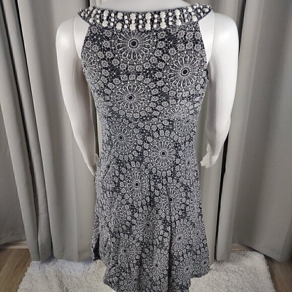 Ann Taylor LOFT 100% Silk, Black, White, Paisley, Side Zip, Midi Dress Size 2P - Picture 4 of 12
